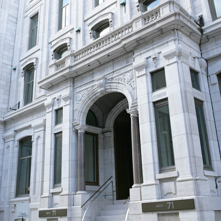 Facade-Hotel-71-Urban-Boutique-Hotel-in-the-Old-Port-of-Quebec-City-32