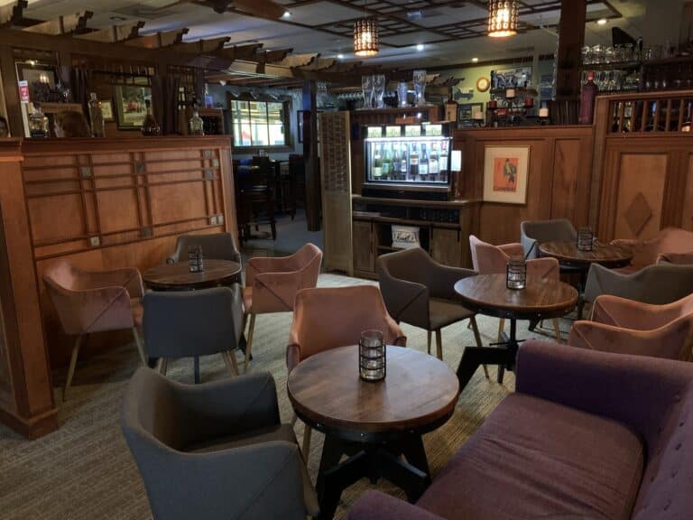 Oliver's Bistro (EN-US) 6 kurts-euro-bistro-duluth-lounge-hero